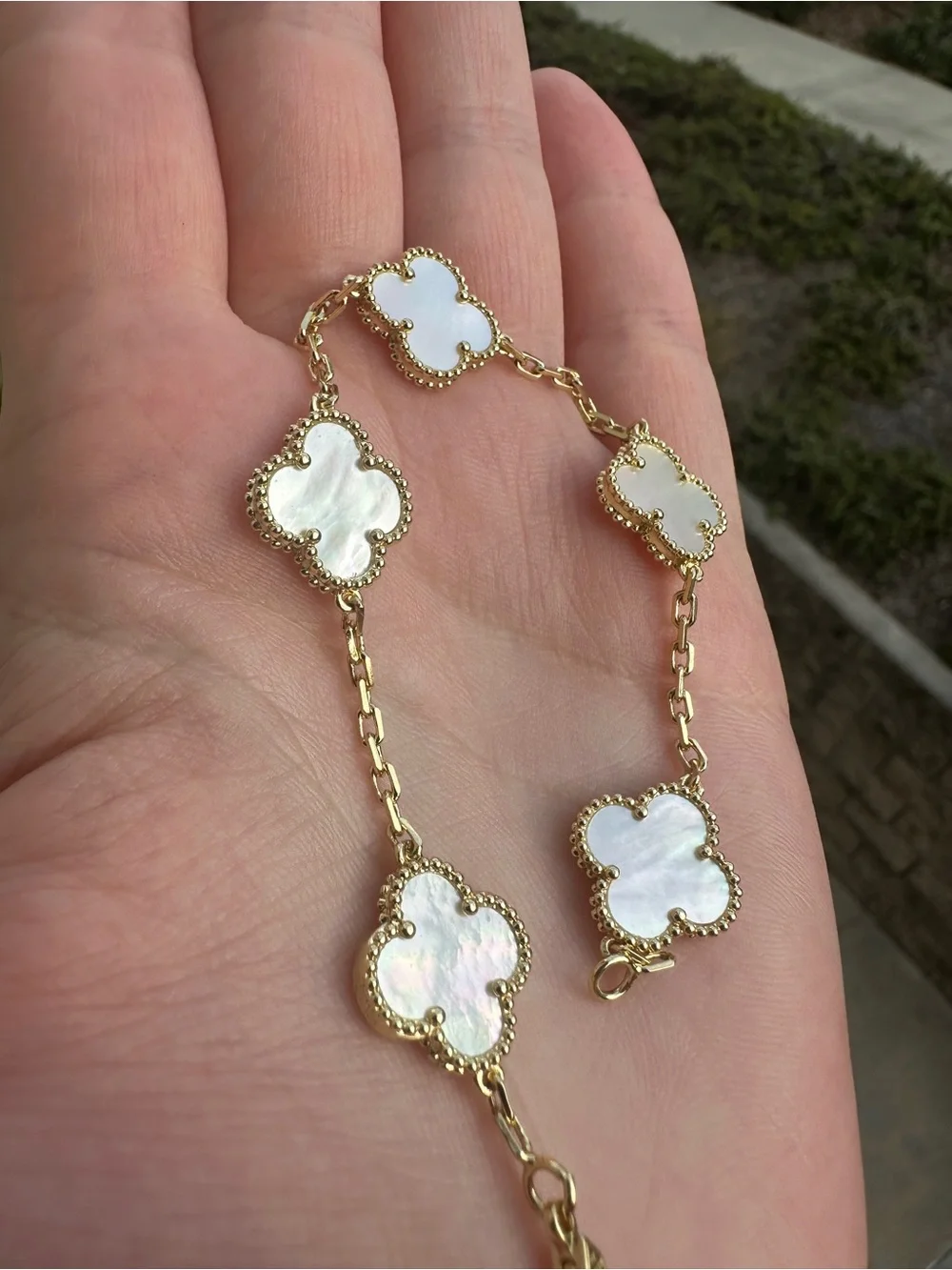No brand elegant clover